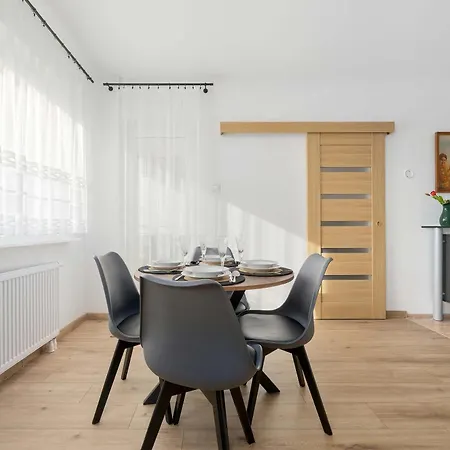 Comfortable Apartment With Parking In Warsaw Bukowinska 24A By Noclegi Renters * Warschau
